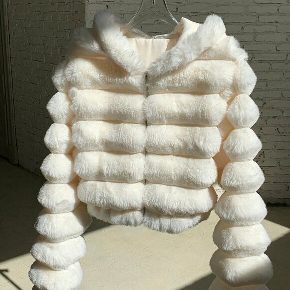 Casual Women's Fluffy faux fur Hooded Cropped Jacket - Picture 3 of 7